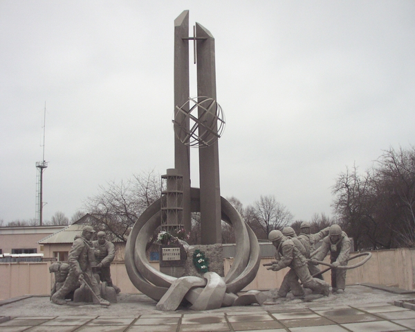 chernobyl memorial (200K)