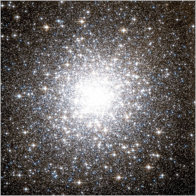 M2_Hubble_WikiSky-sm (321K)