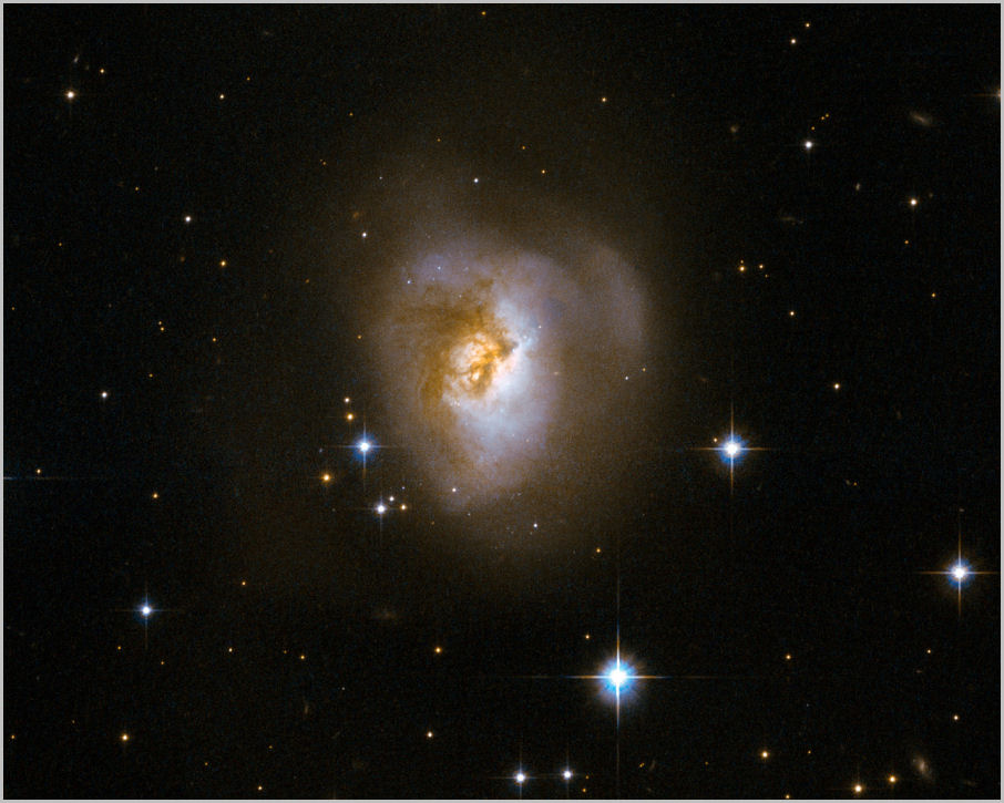 auriga-MCG+08-11-002-hubble-cr (103K)