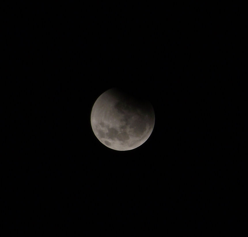 lunar eclipse dec21-2010a (28K)