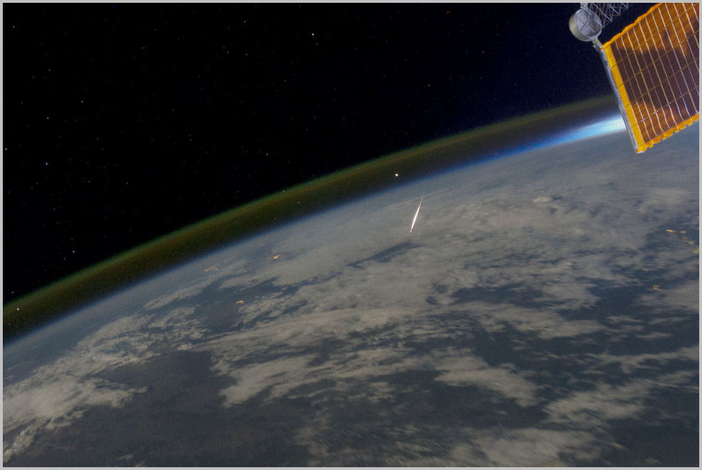 meteor perseid aug 13, 2011-ISS (89K)