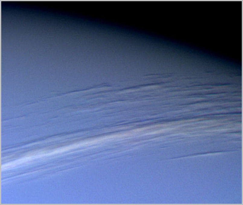 neptune clouds-voyager-1989 (61K)